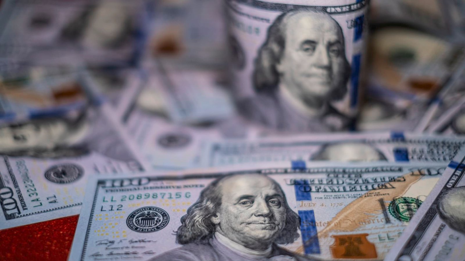 Dollar falls on U.S. government shutdown, now on pace for worst annual decline in 22 years