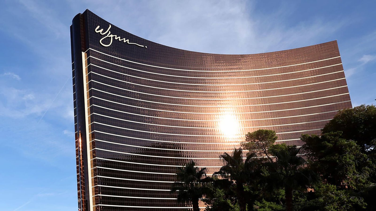 Stocks making the biggest moves midday: WYNN, RCAT, SNDK, PLTR