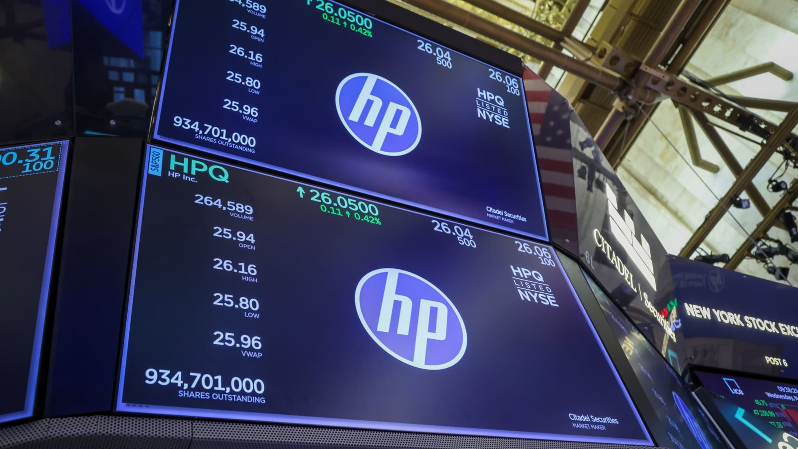 Stocks making the biggest moves after hours: HPQ, DELL, URBN