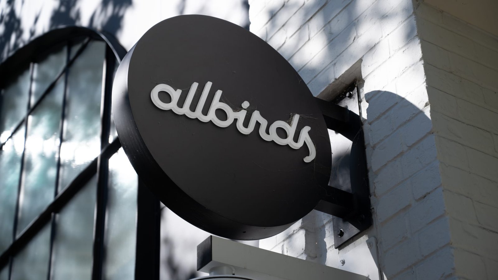 Retail traders pile into Allbirds after odd AI pivot. History shows it won't end well