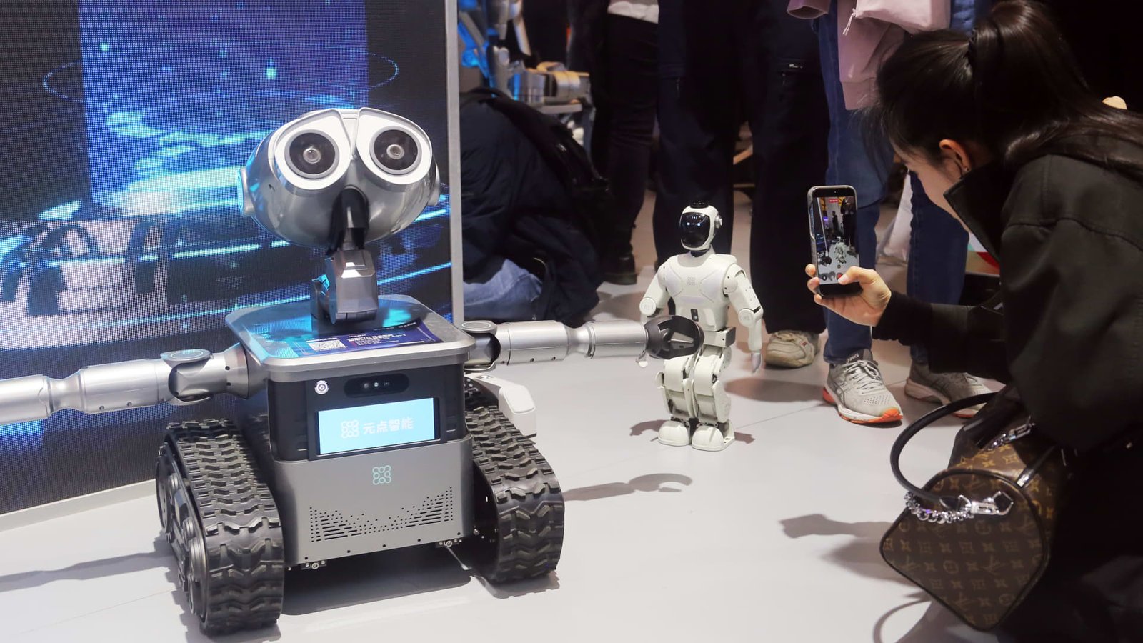 Alibaba-affiliate Ant Group enters the humanoid robot market with 12 deals
