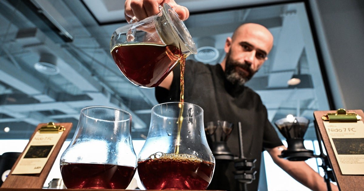 Cafe in Dubai offers the world's most expensive coffee at $980 a cup: "It's like honey"