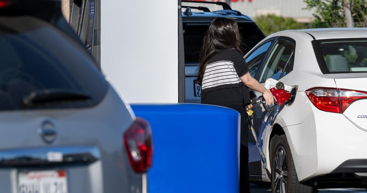 Gas in U.S. hits $4 a gallon for first time since August 2022