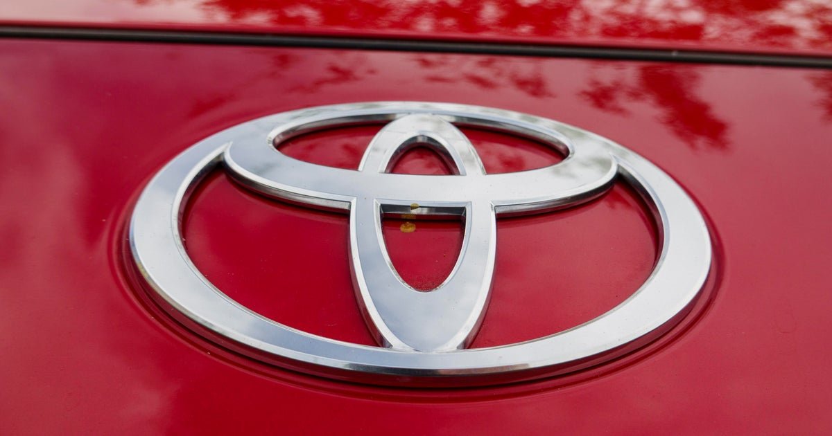 Toyota recalls 550,000 Highlander SUVs because seat backs may fail to lock