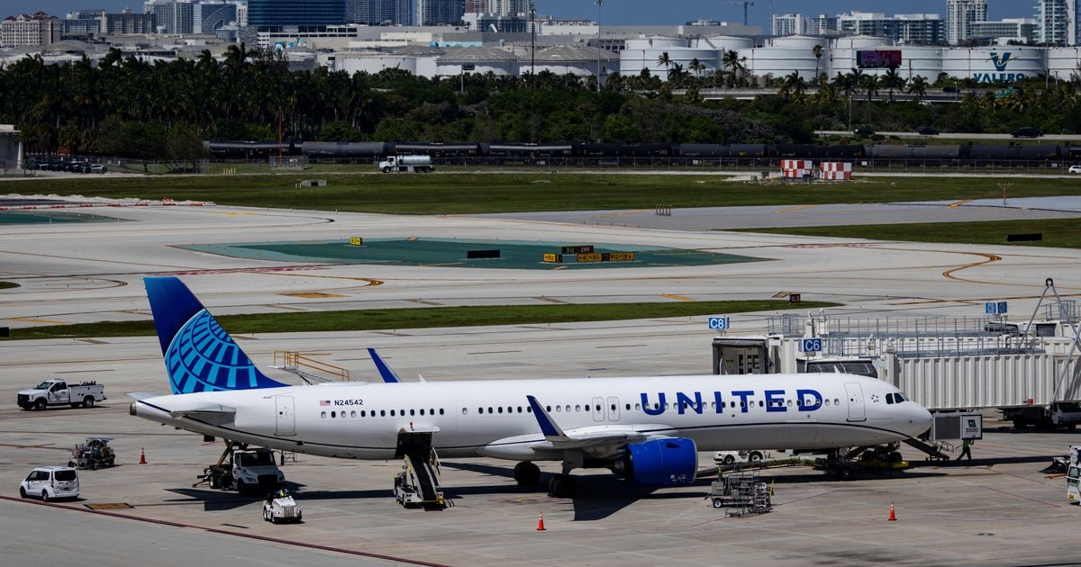 United Airlines CEO says he approached American Airlines to discuss possible merger